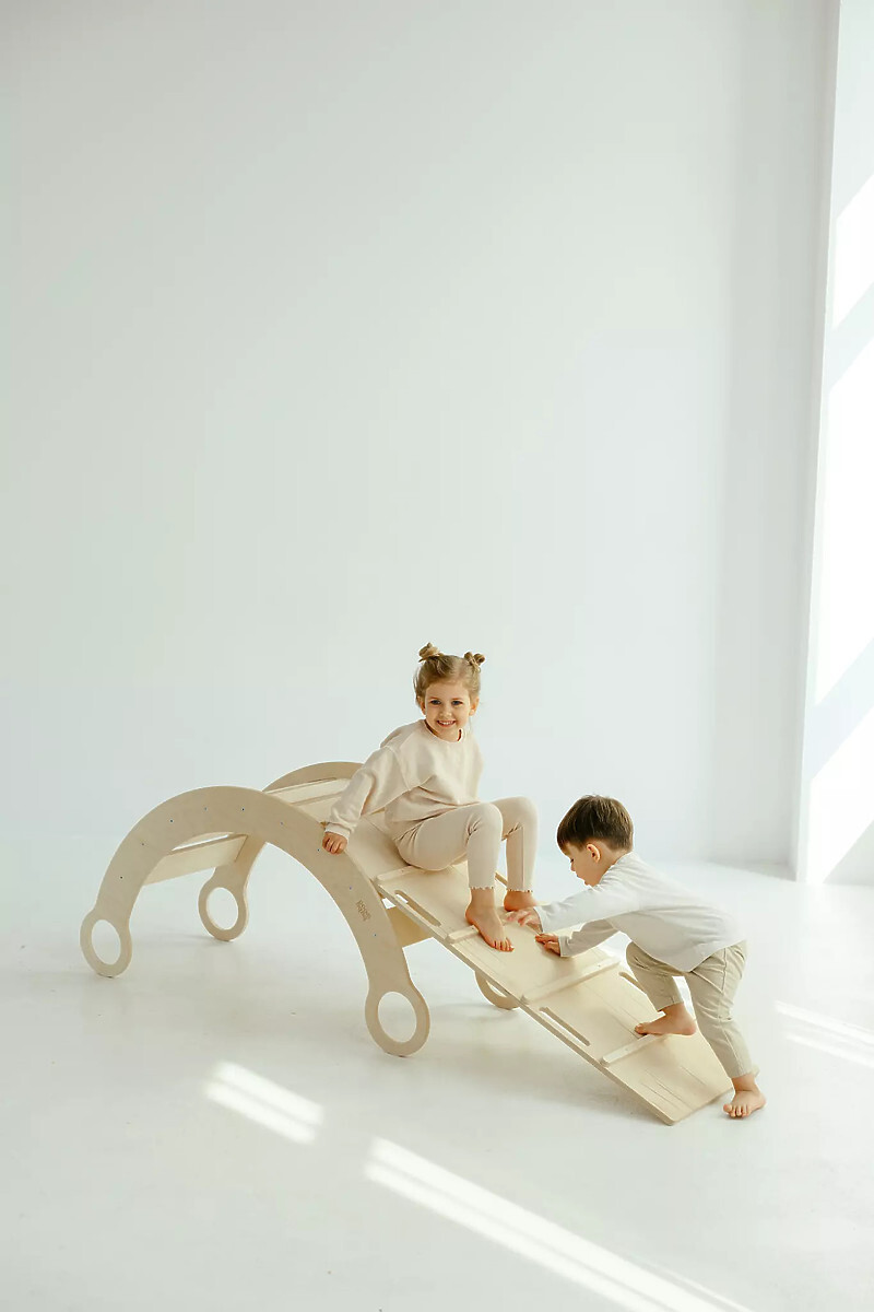 Drevená Montessori hojdačka so šmykľavkou/rebríkom L - prírodná