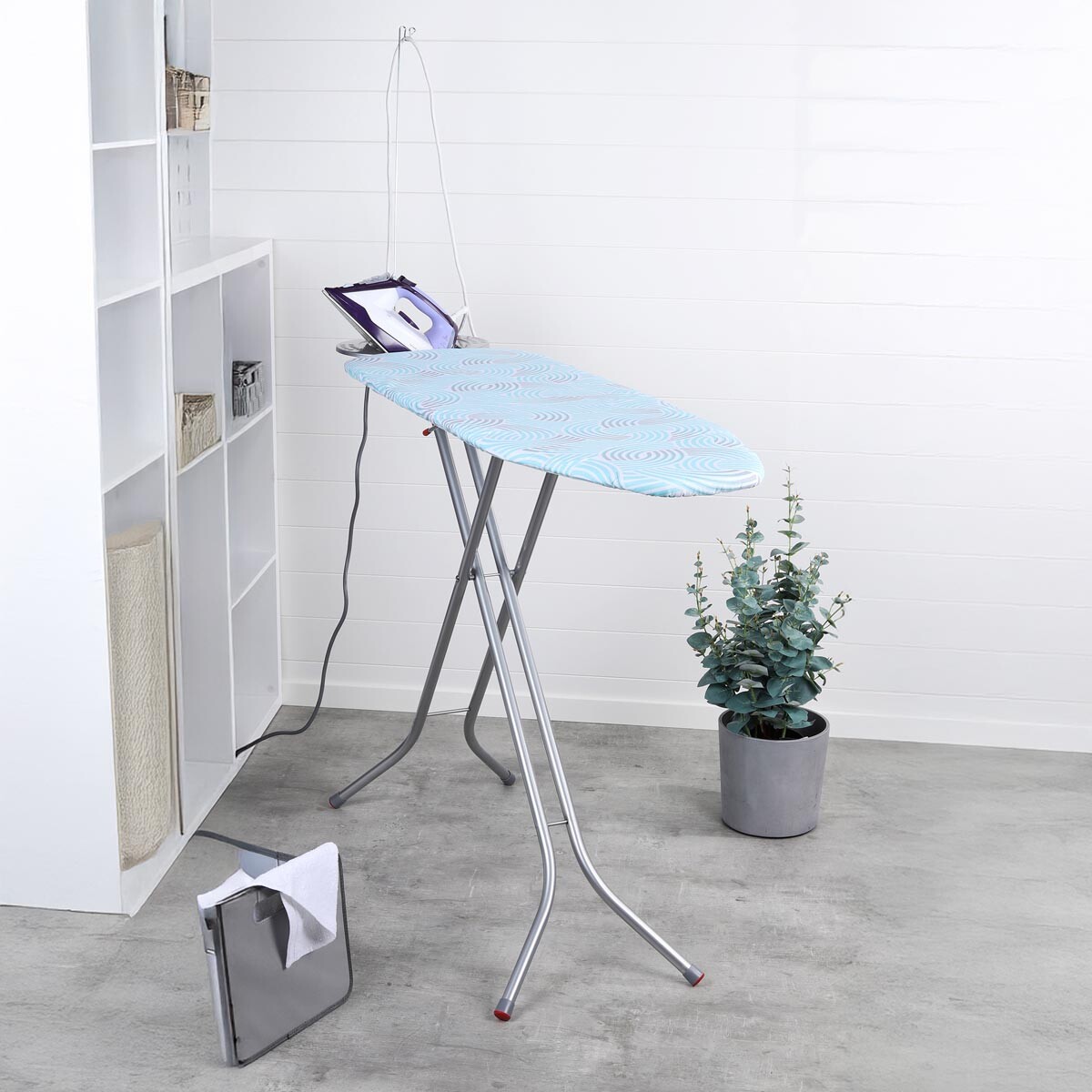 Žehliaca doska s elektrickou zásuvkou, II. kvalita