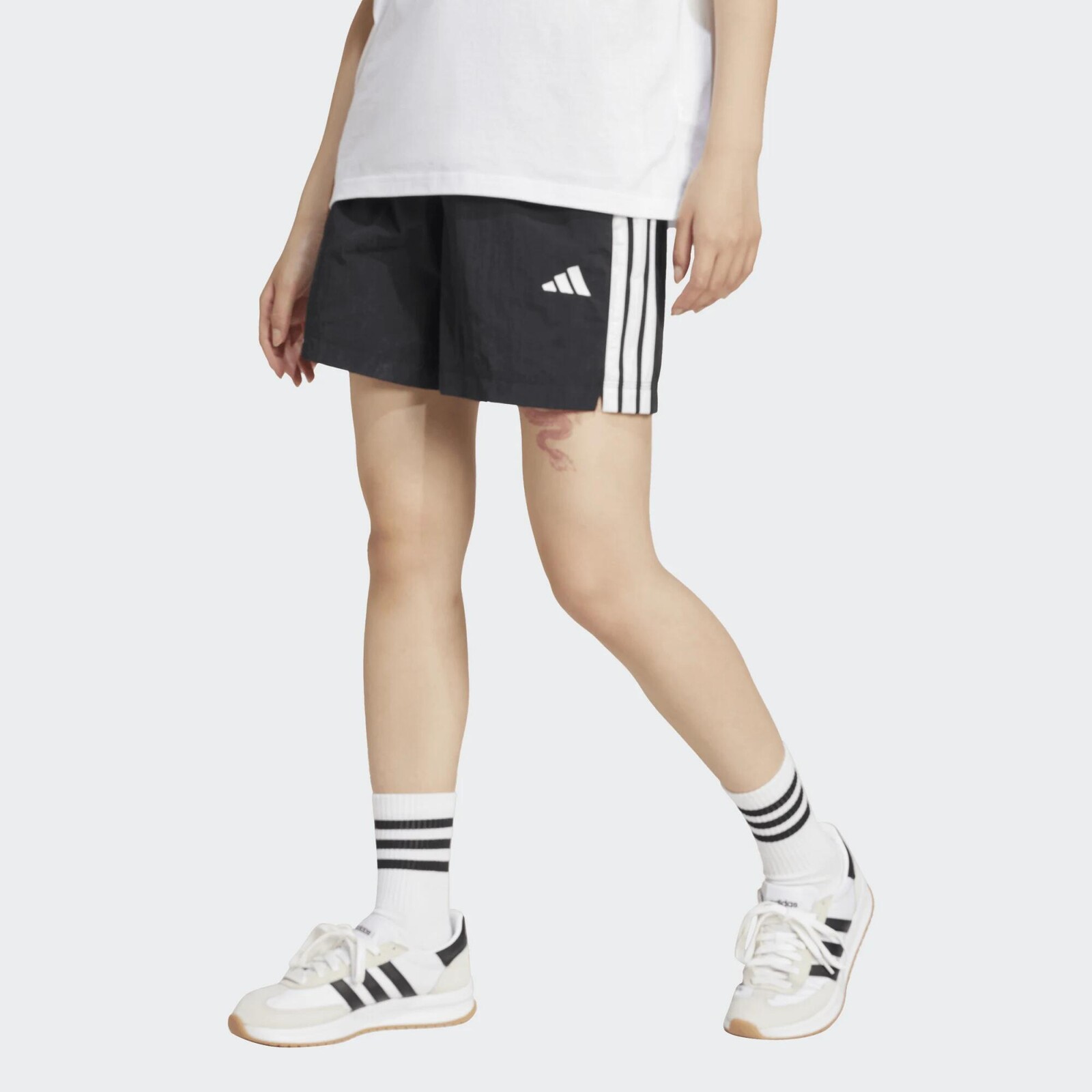 ADIDAS Essential dámske fitness šortky voľný strih čierne