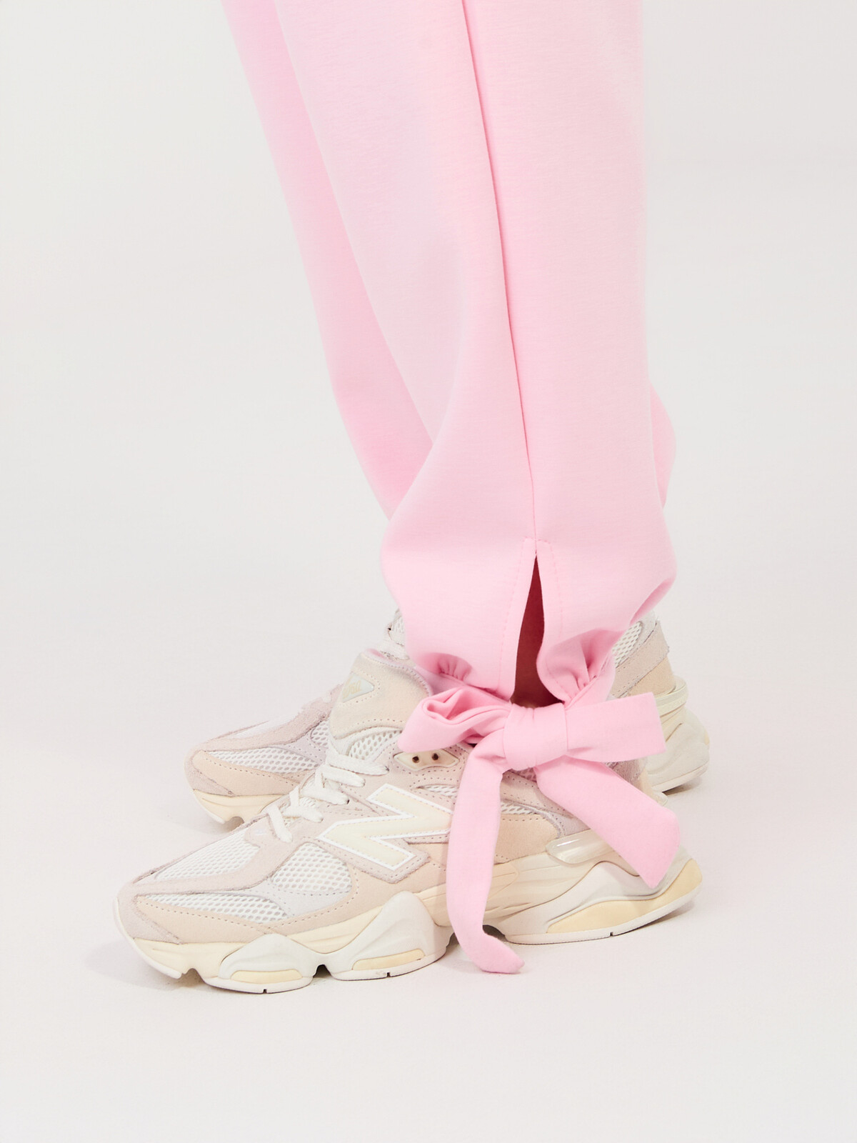 Svetloružové tepláky s mašľou