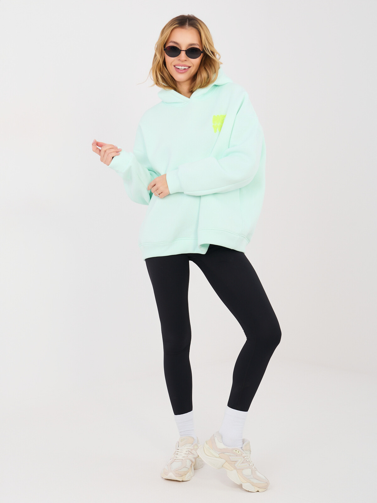 Mikina s kapucňou v mentolovej farbe