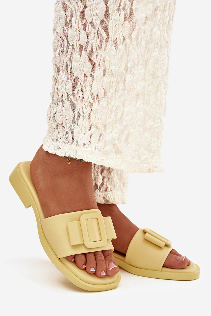 Dámske žlté šľapky s prackou