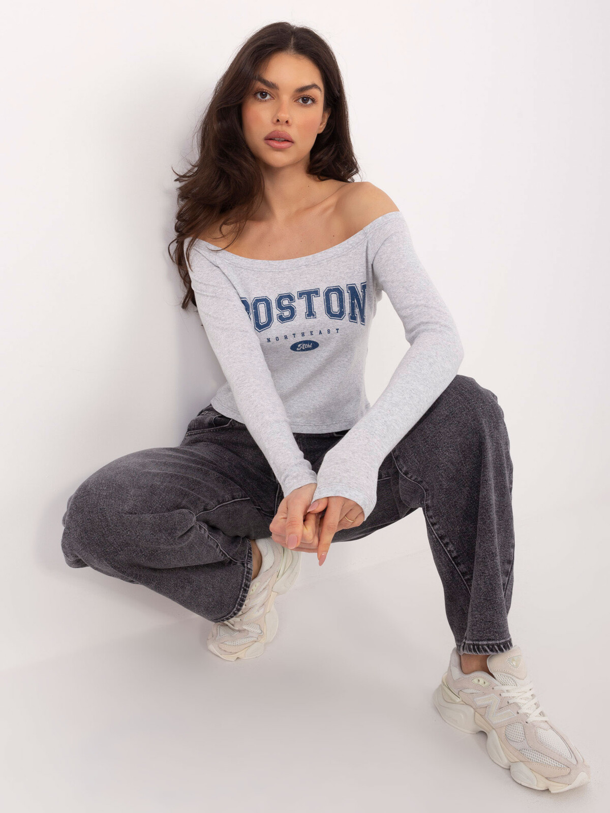 Svetlosivá blúzka s nápisom Boston