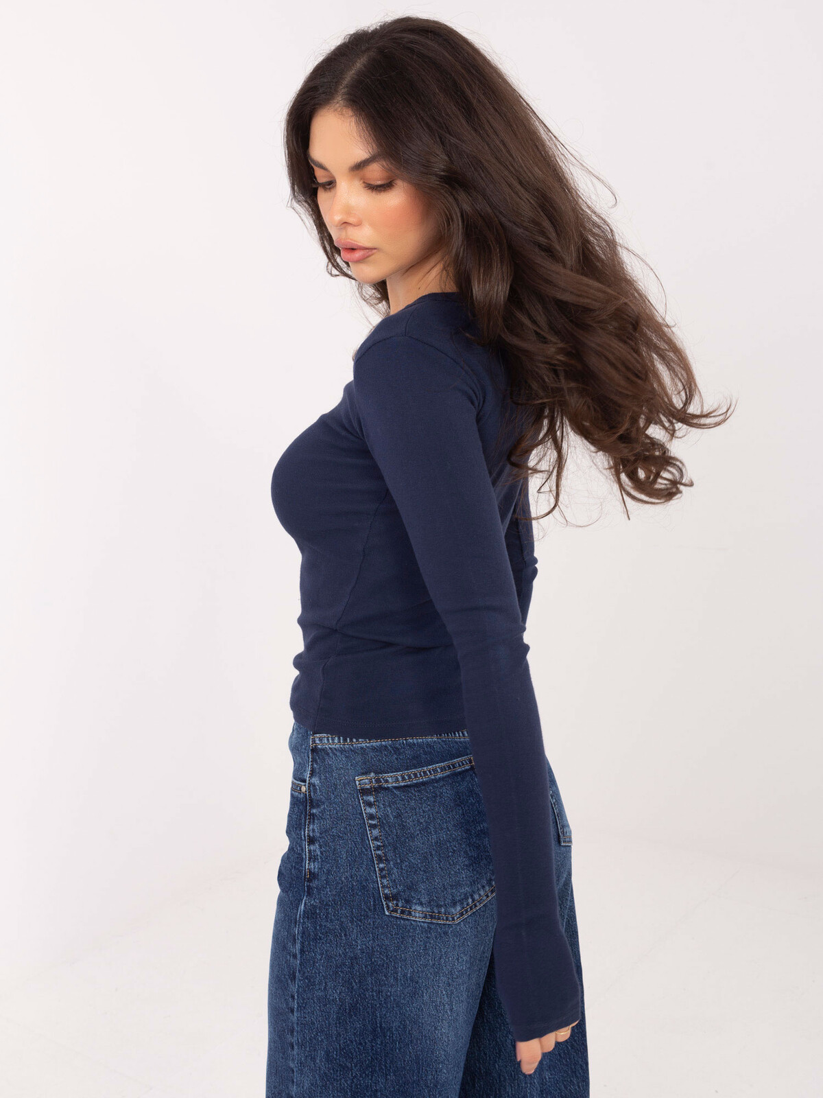 Tmavomodrá blúzka s dlhým rukávom