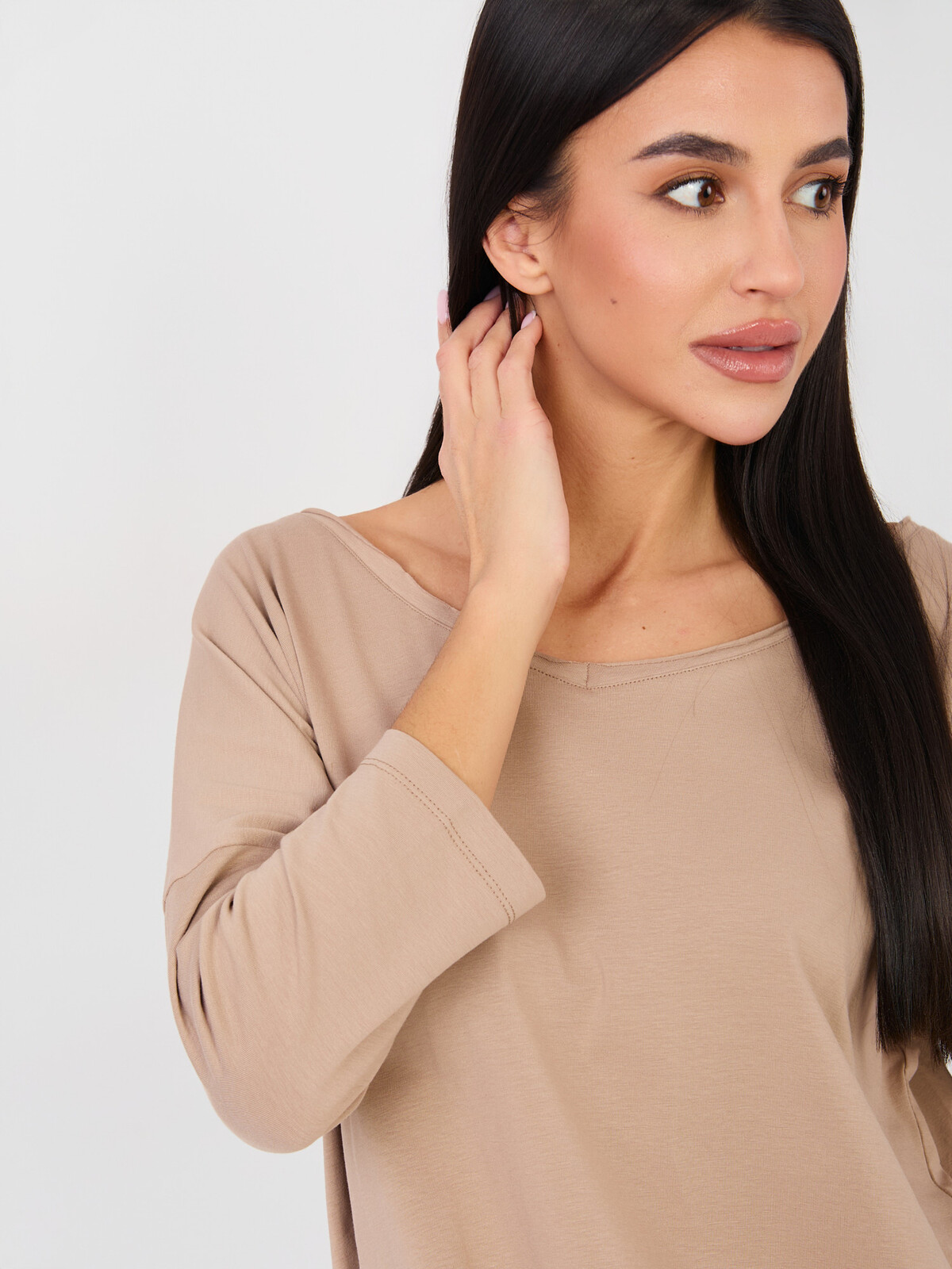Jednofarebná béžová blúzka