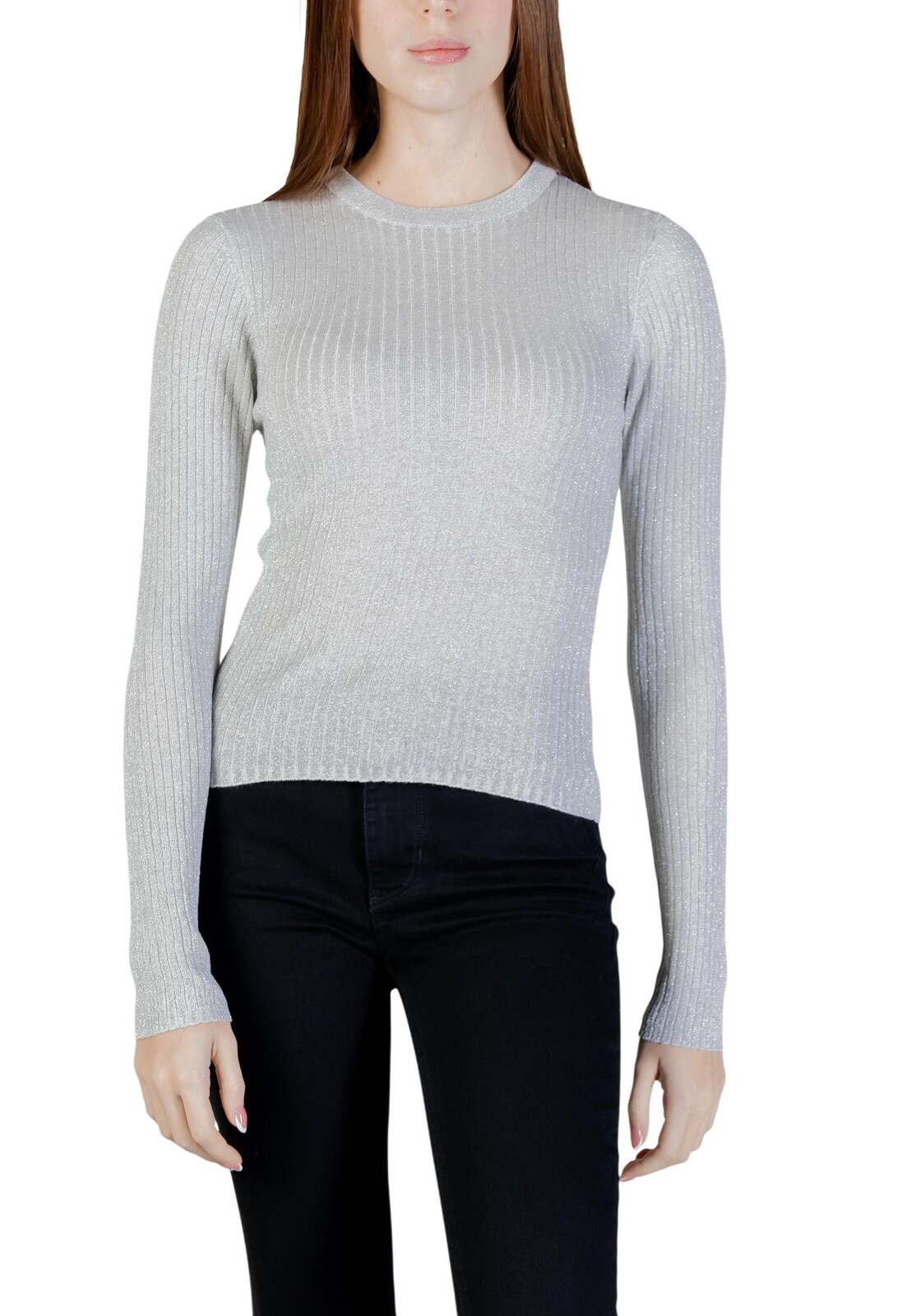 Svetlošedý sveter s dlhými rukávmi