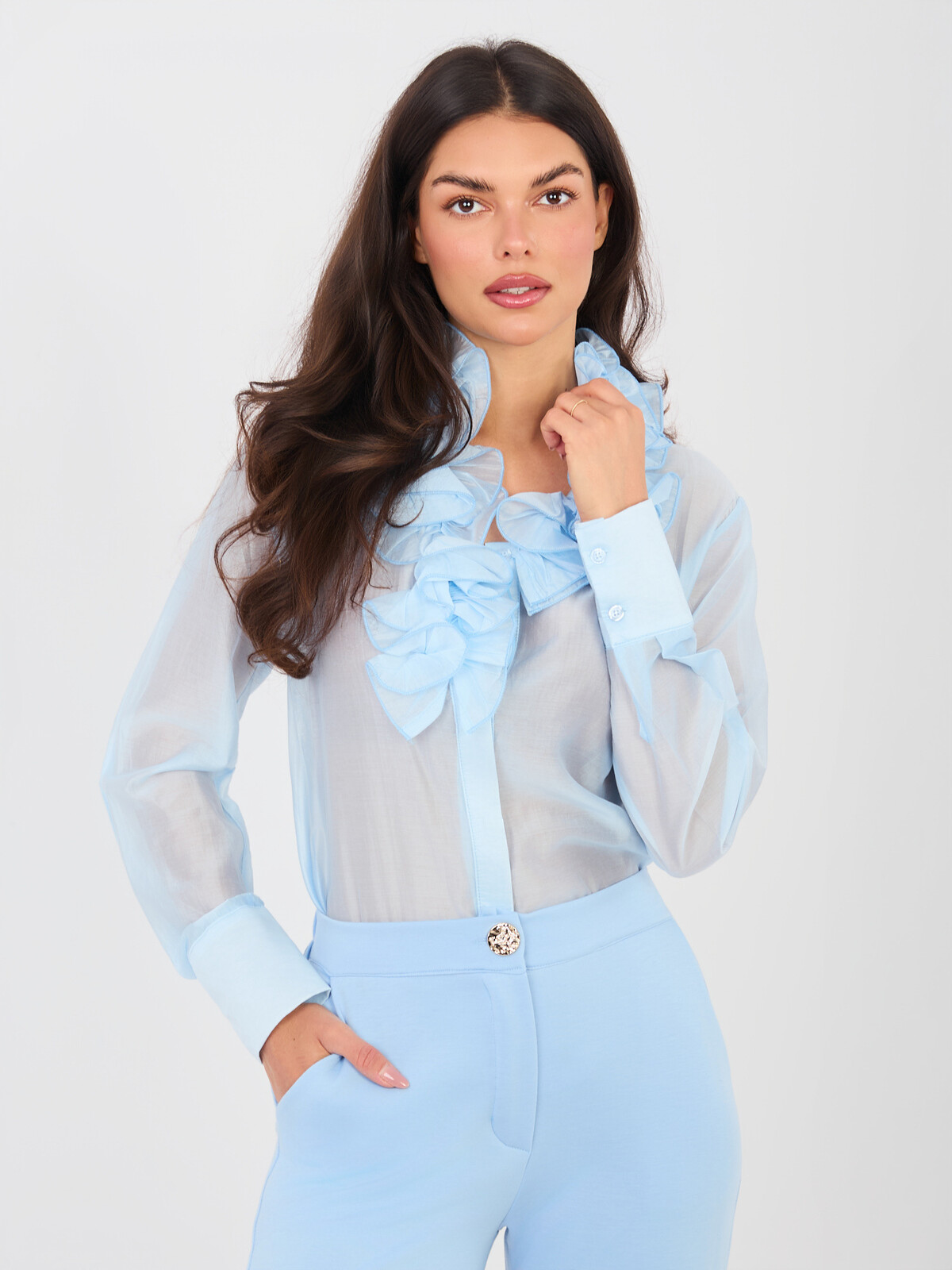 Svetlomodrá šifónová blúzka s volánmi