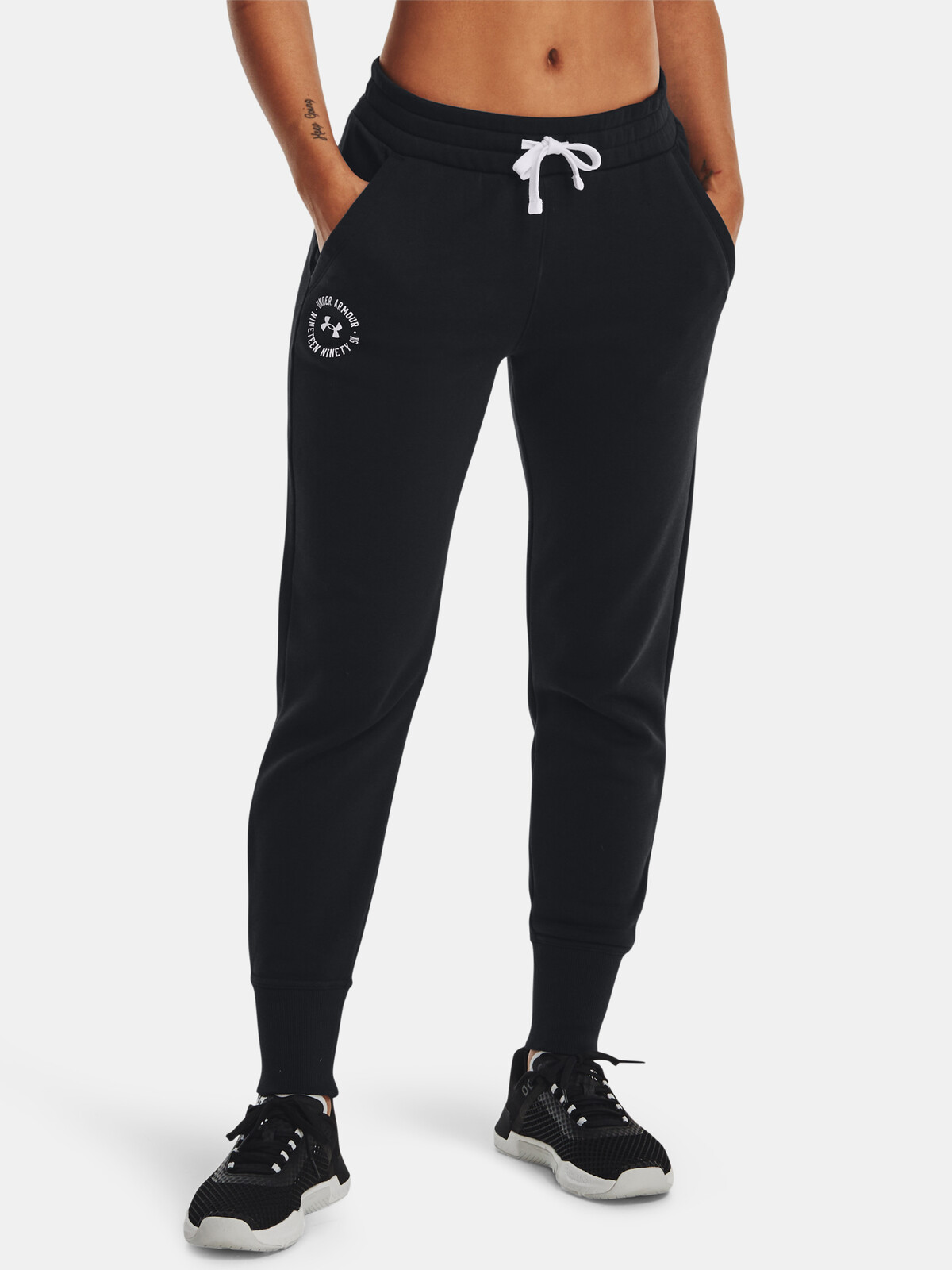 Under Armour Nohavice Rival Fleece Crest Joggers-BLK - ženy