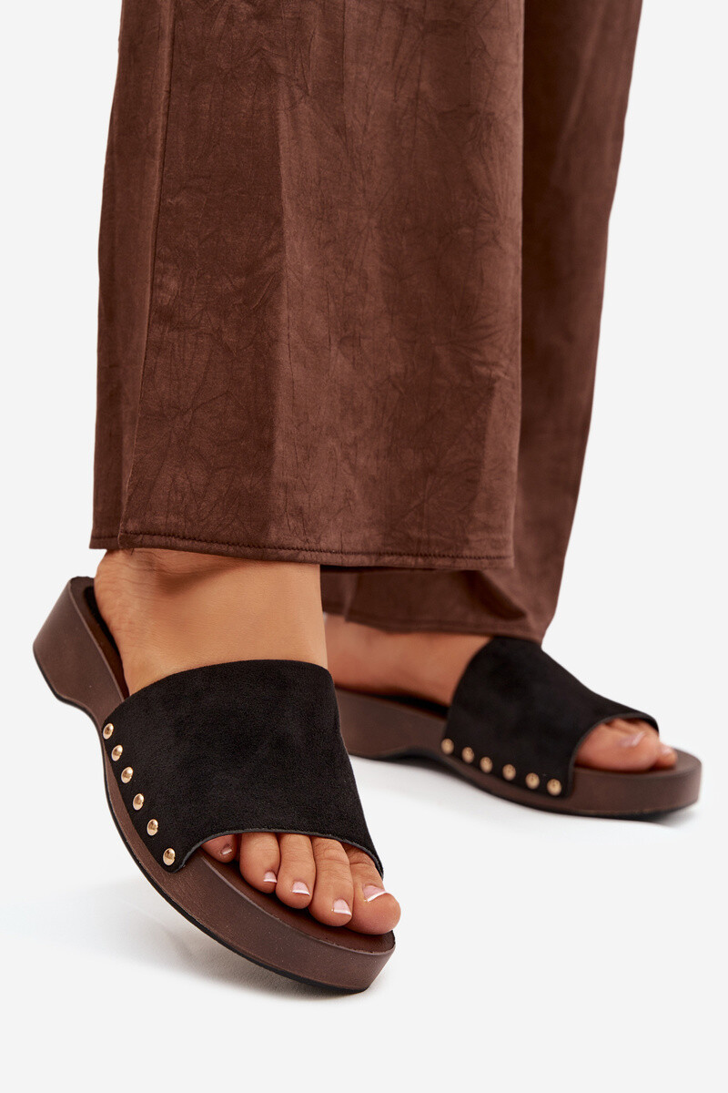 Dámske šľapky s zlatými cvokmi Ferinna