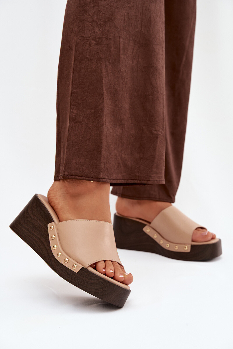 Dámske platformové sandále s zlatými cvokmi