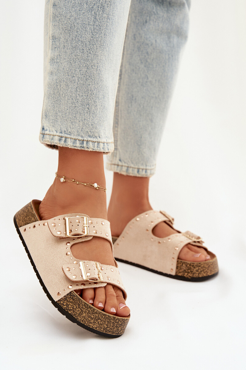 Dámske šľapky s ozdobnými prackami