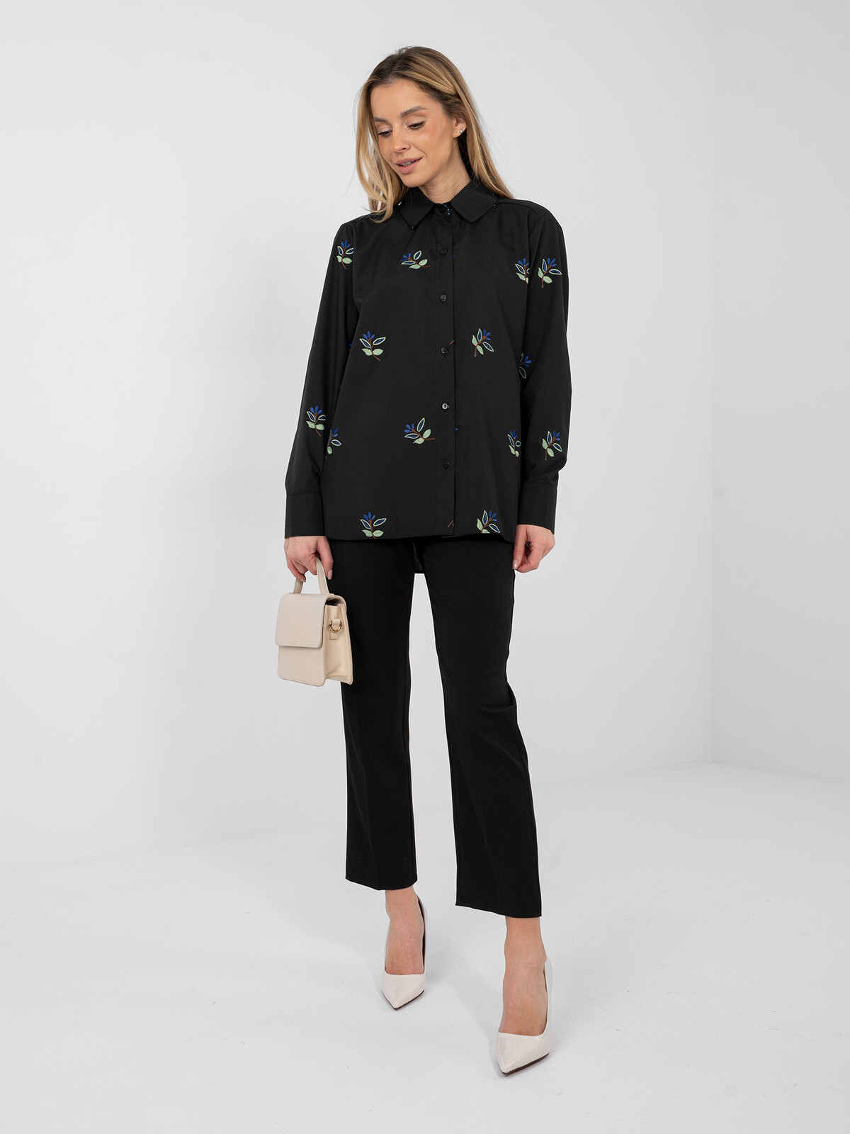 Čierna vzorovaná košeľa