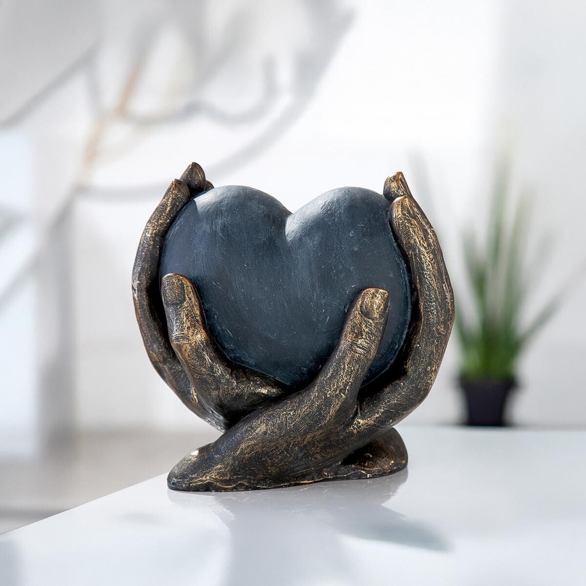 Socha Srdce v rukách