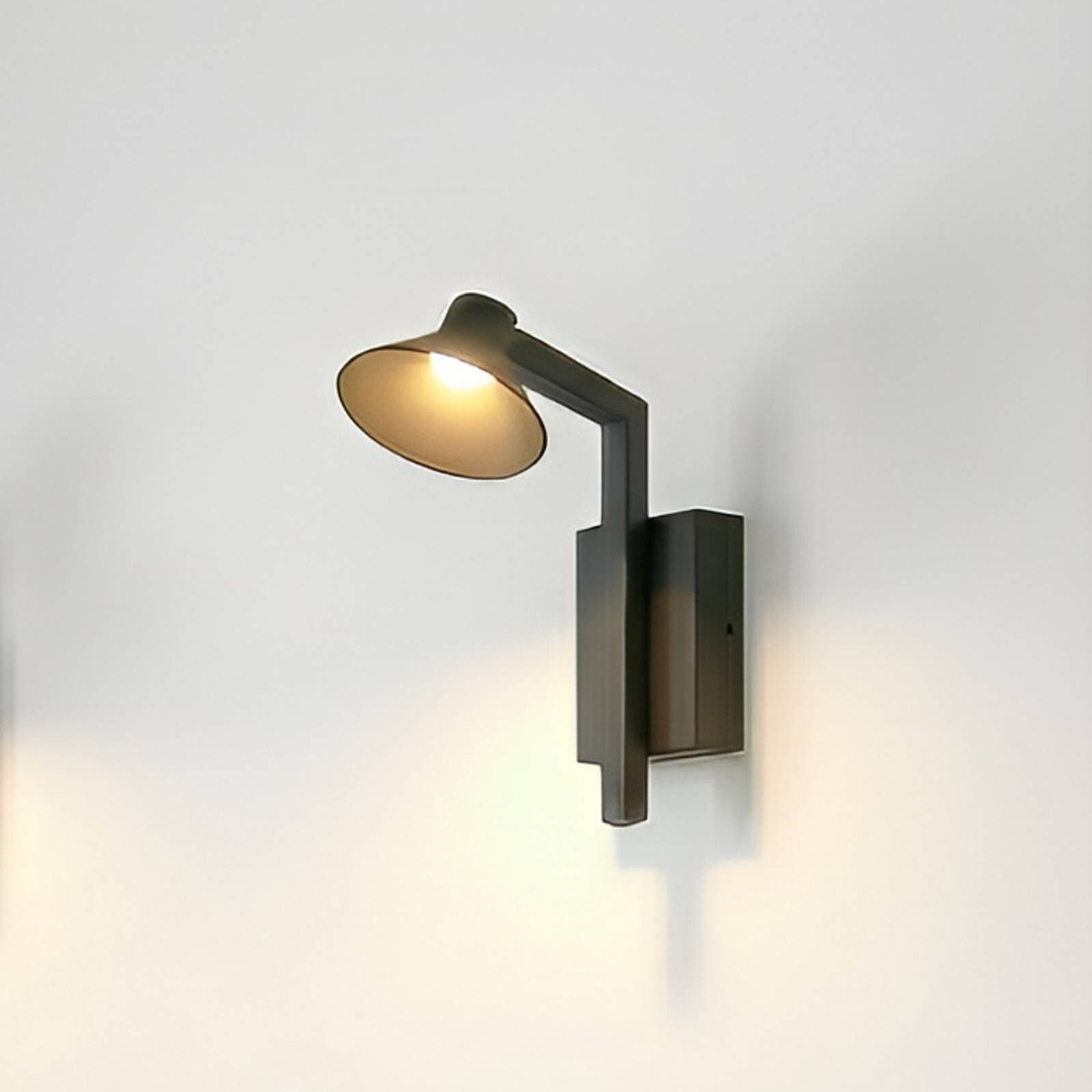 Lucande LED nástenné svetlo Steve, čierne, 24 cm, USB, stmievateľné