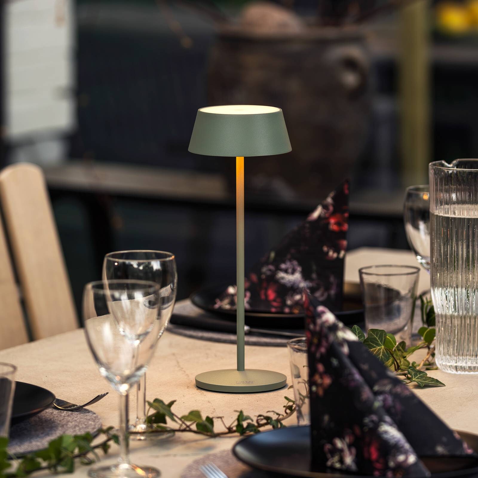 Stolová LED lampa Menton, zelená, výška 27 cm, IP54, USB