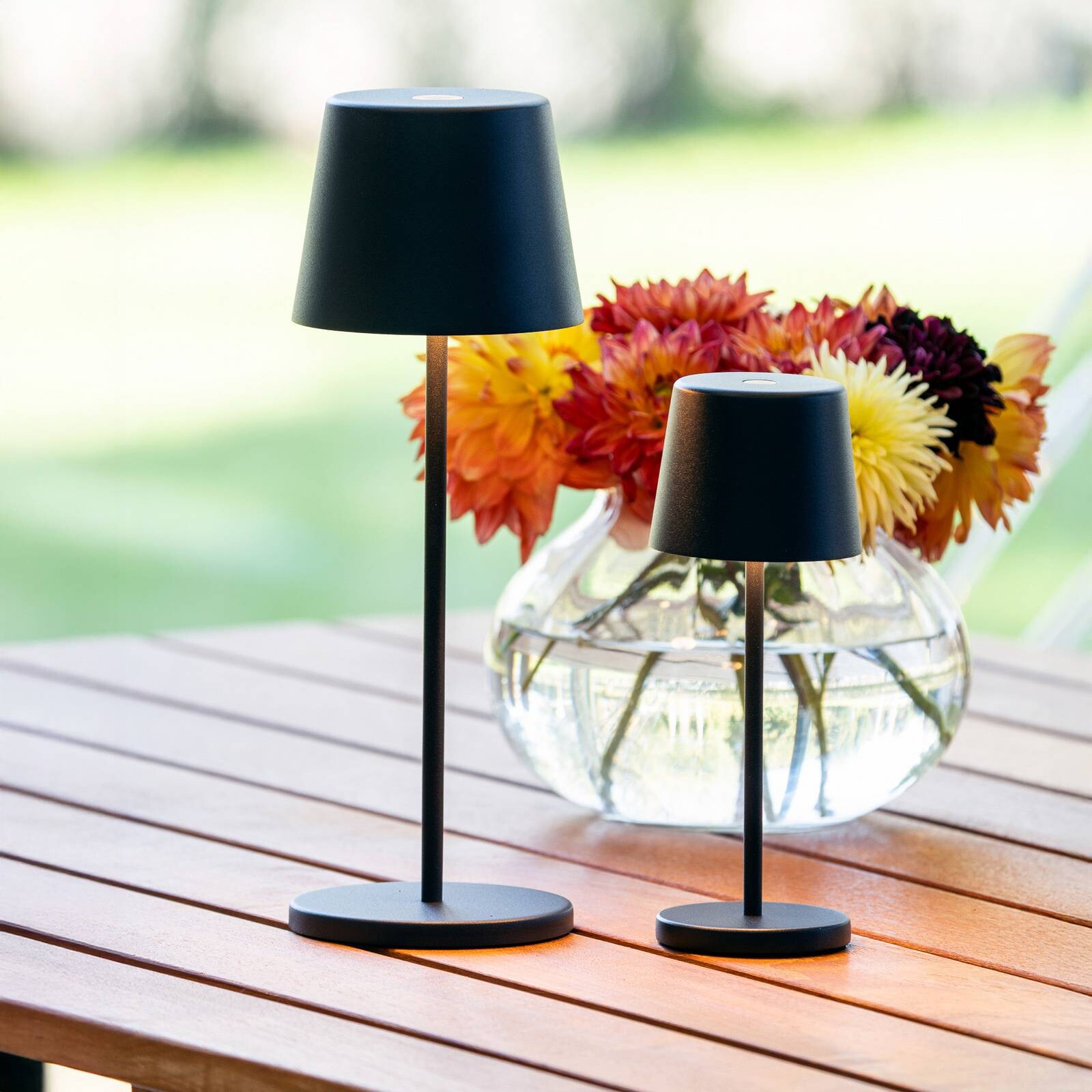 Stolová LED lampa na batérie Vence, výška 32 cm, čierna, IP54, USB
