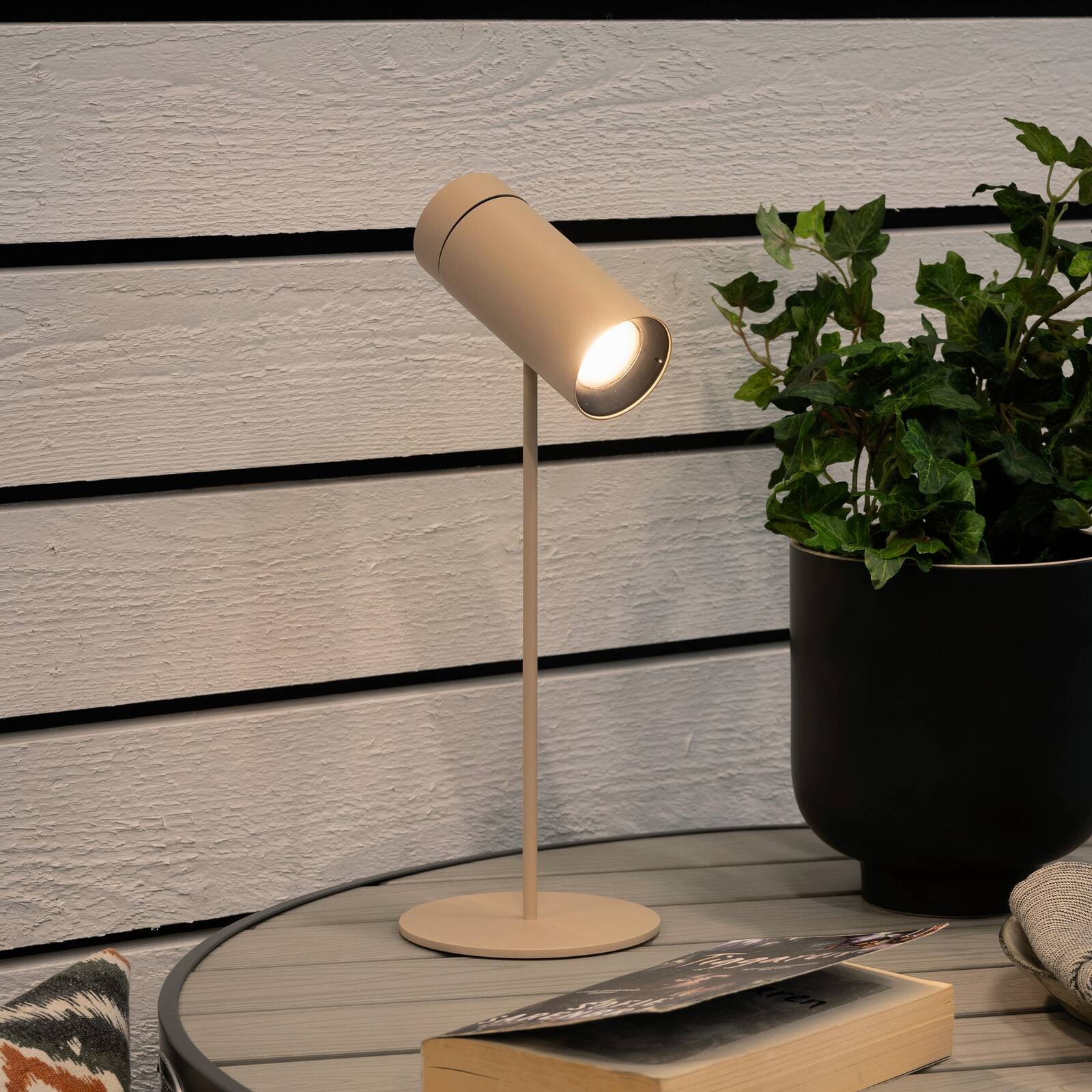Stolová LED lampa Multi na batérie, piesková farba, výška 30 cm, IP54