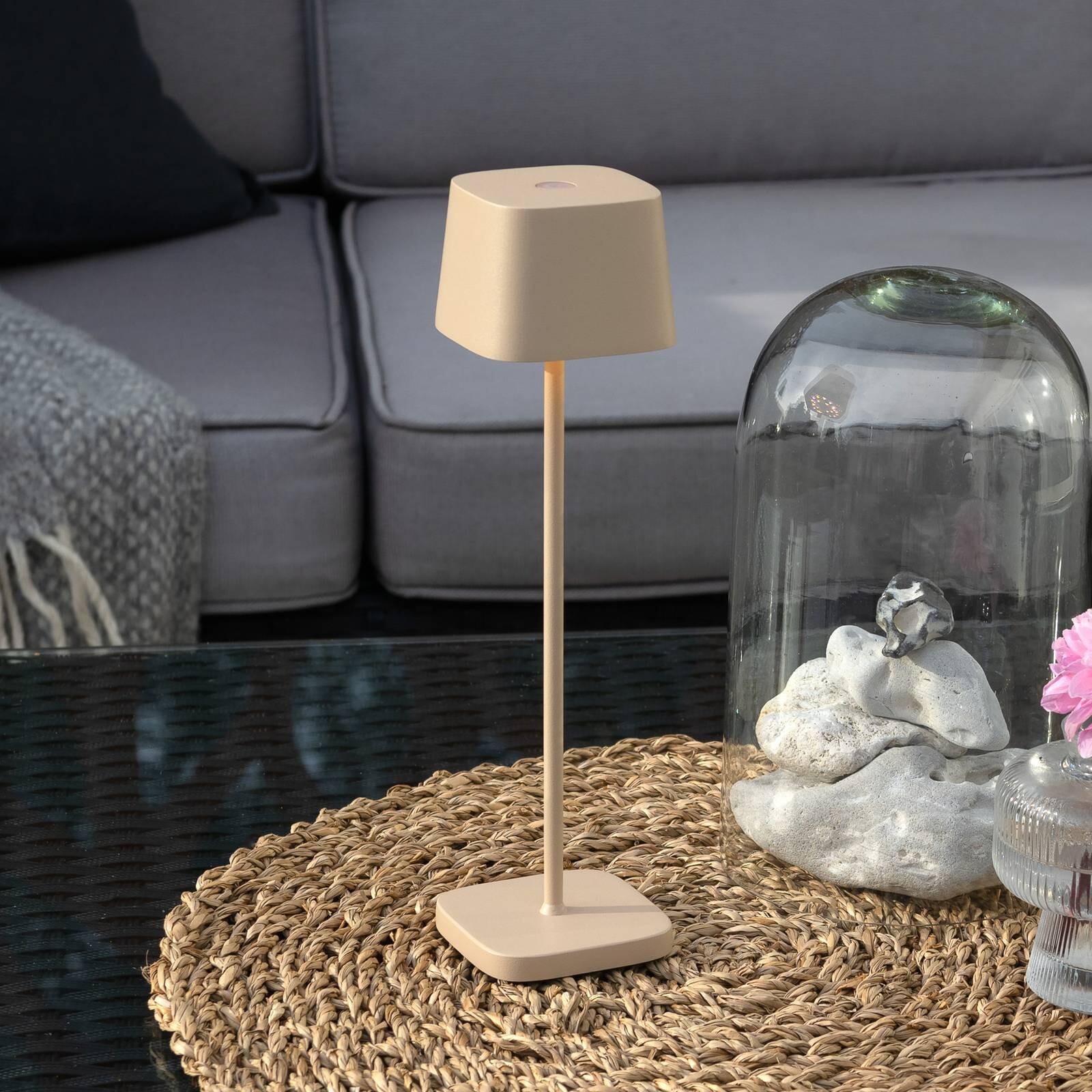 Stolová LED lampa Capri na batérie, výška 25 cm, piesková farba, IP54