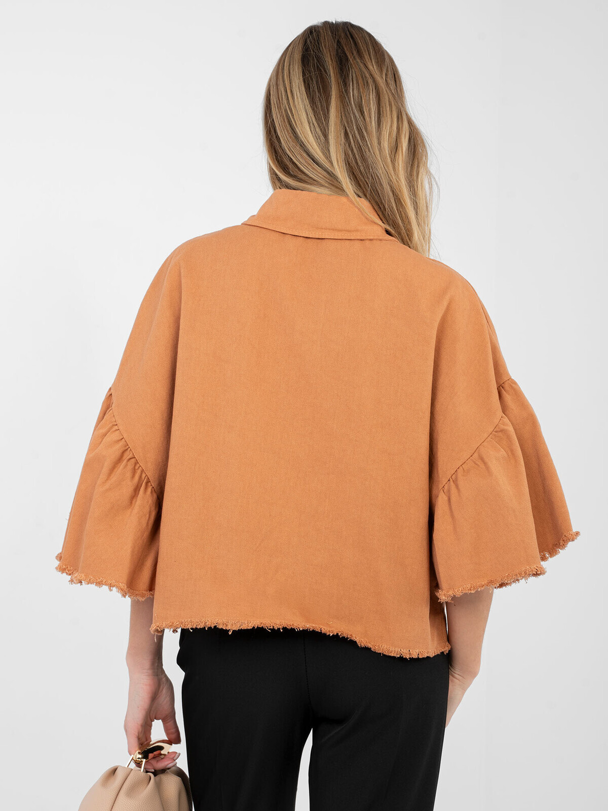 Dámska oranžová bunda s volánmi