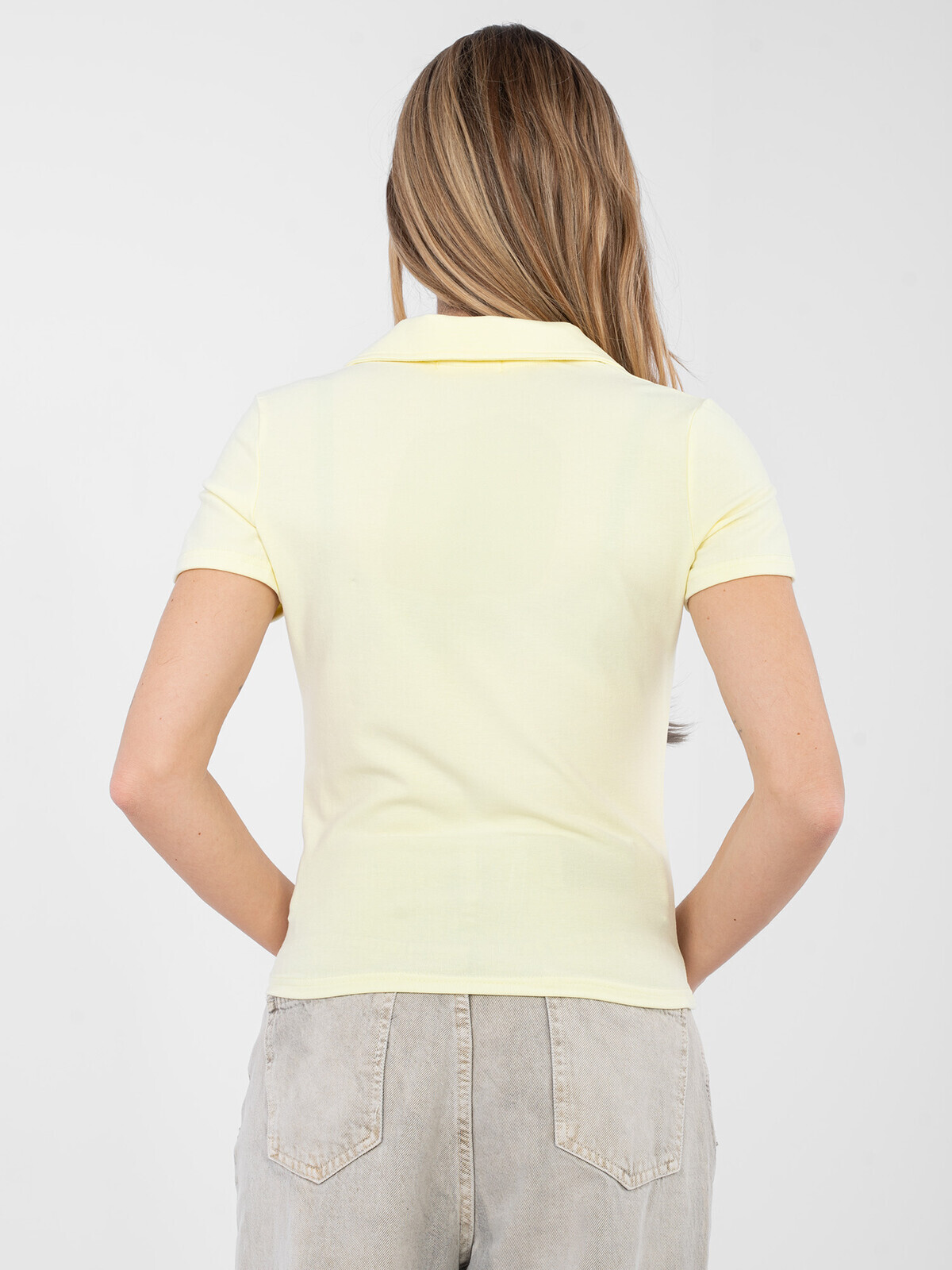 Svetložltá blúzka s krátkym rukávom
