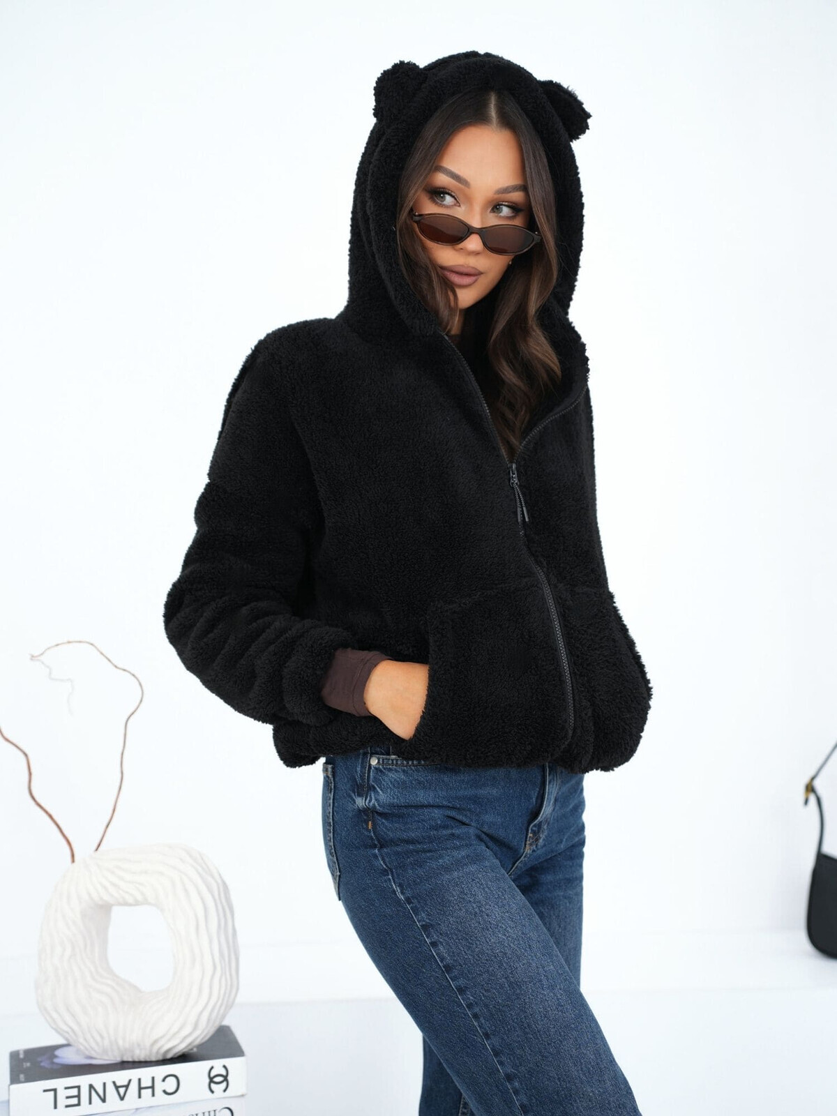 Čierna mikina s kapucňou a uškami