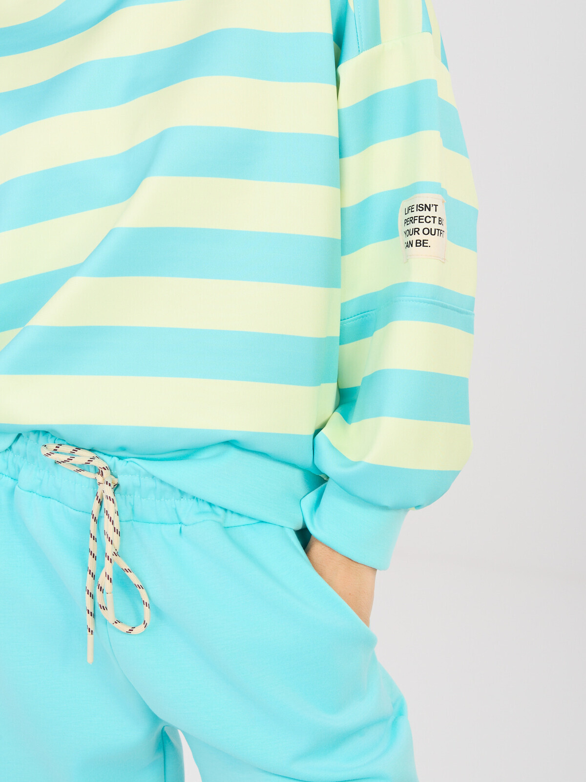 Dámsky pruhovaný komplet v mätovej farbe