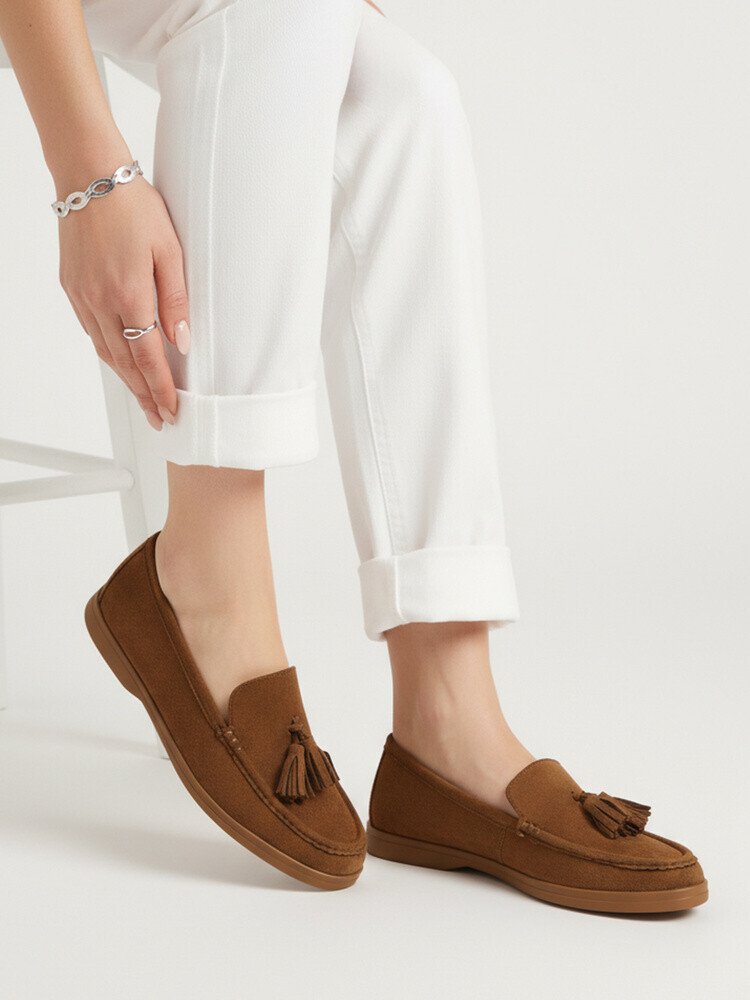 Hnedé mokasíny s ozdobnými strapcami