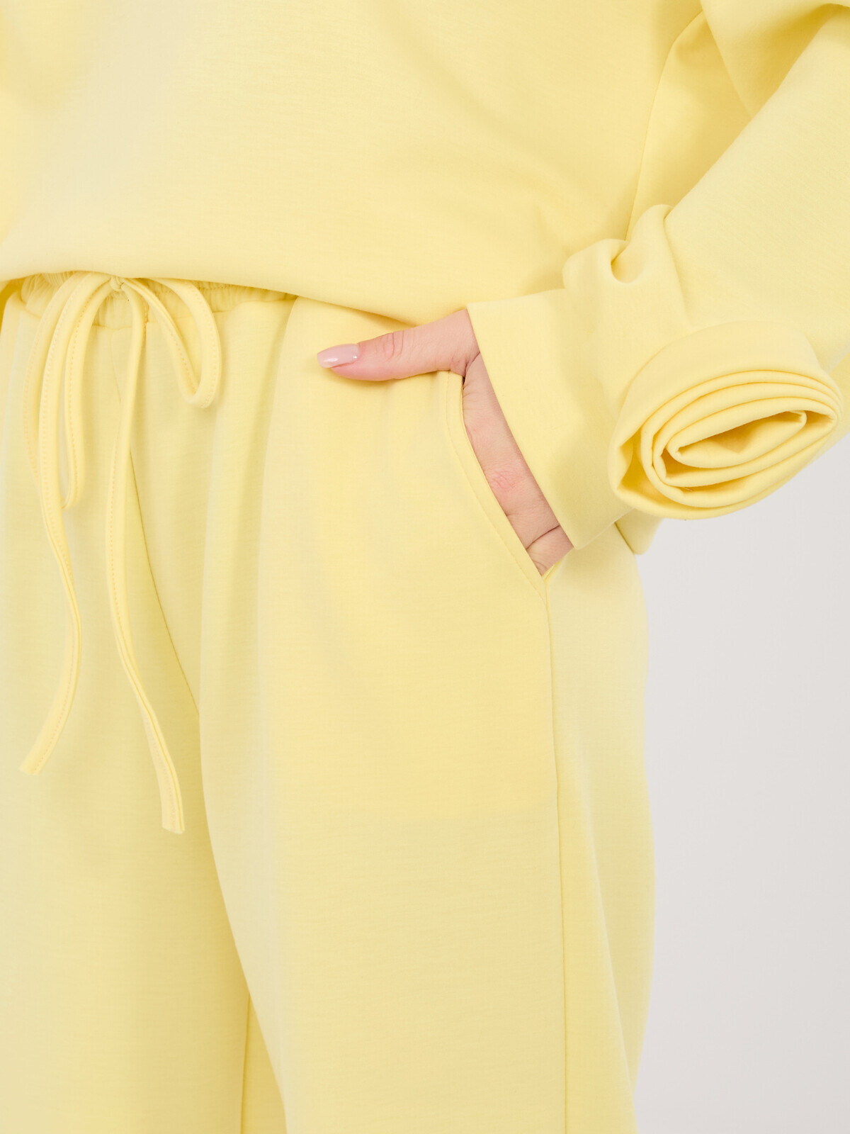 Svetložltý teplákový komplet