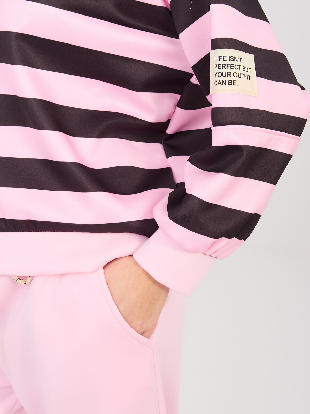 Ružová tepláková súprava s pruhovaným topom