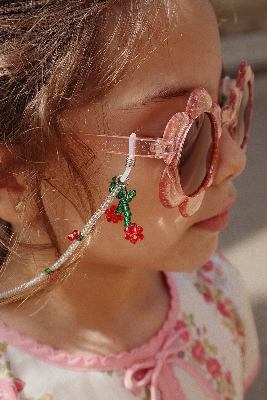 Retiazka na detské okuliare Konges Sløjd SUNGLASSES BEAD CHAIN CHERRY