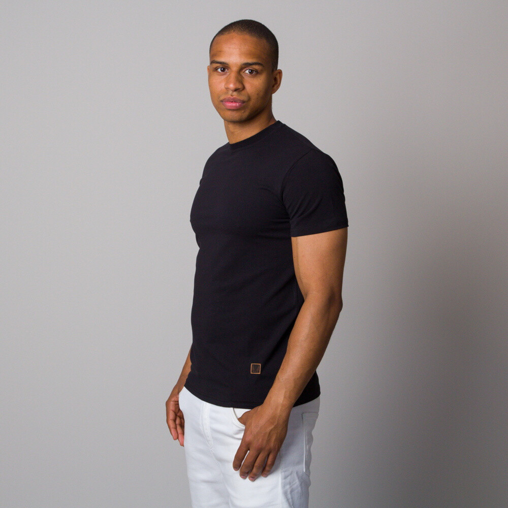 Pánske tričko čierne s hladkým vzorom 12724