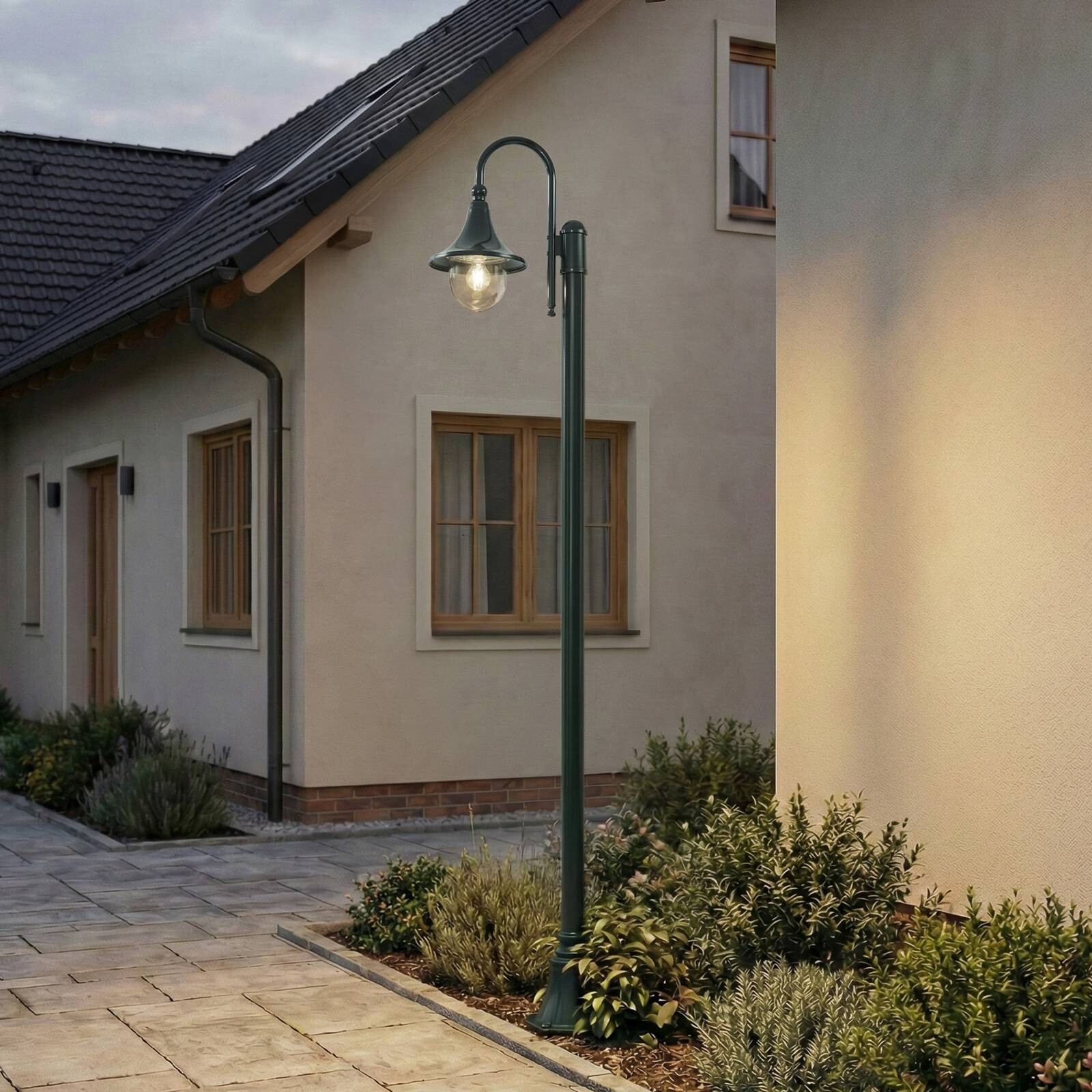 Lindby Vonkajšie svietidlo Daphne, 220 cm, zelené, kov, E27