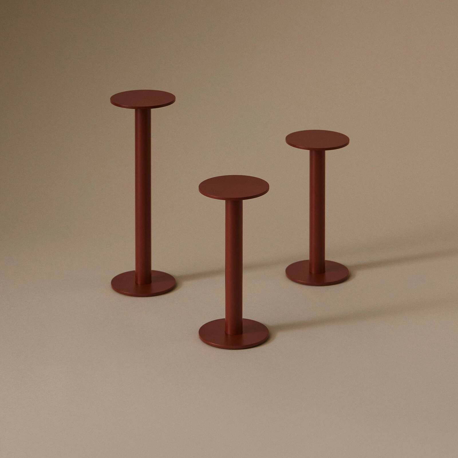 HAY LED stolová lampa na batérie HOST PORTABLE, hrdzavočervená, 30 cm, IP44