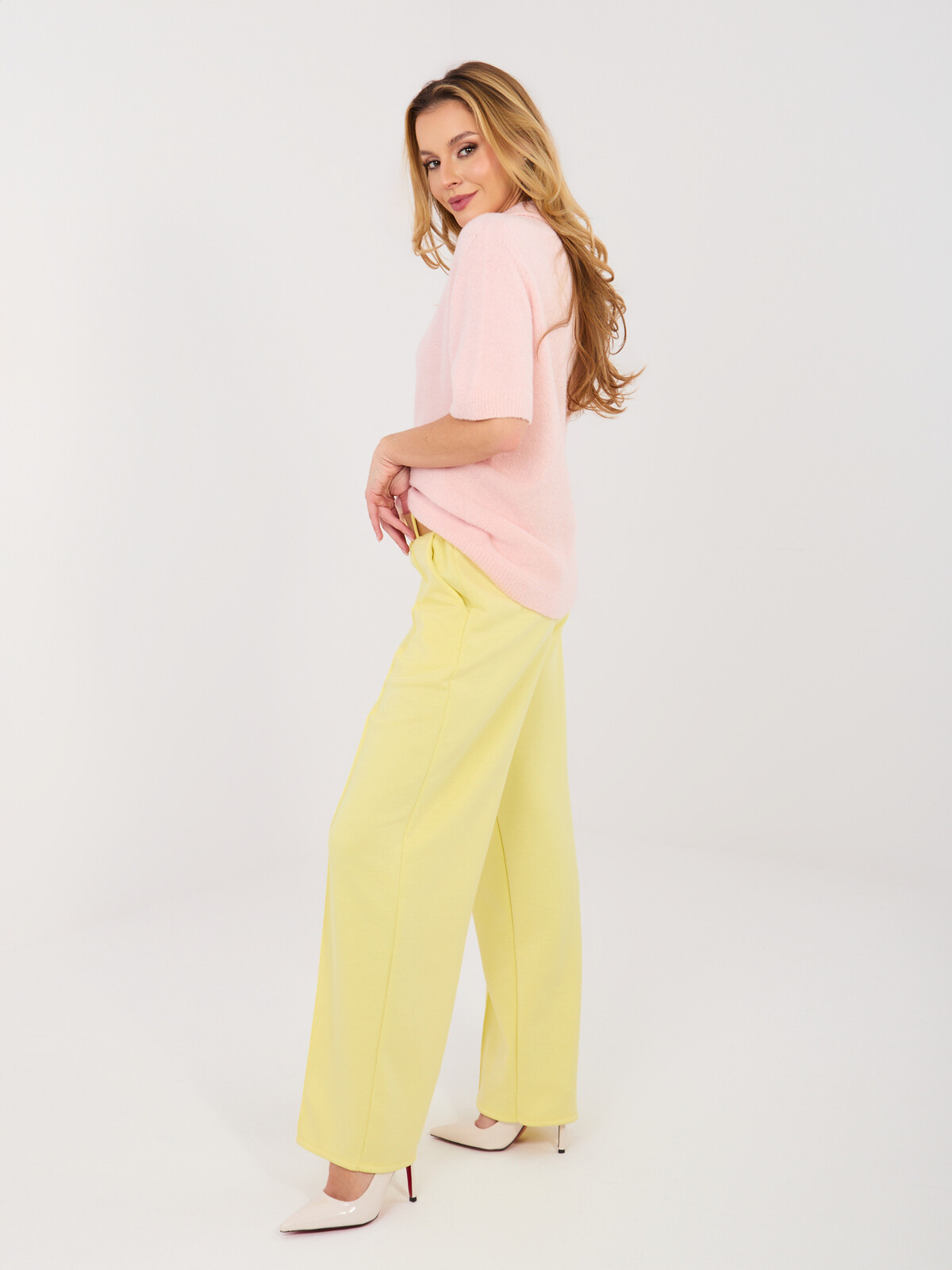 Svetložlté nohavice