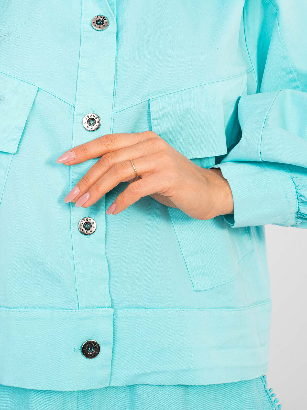 Tyrkysová bunda s vreckami