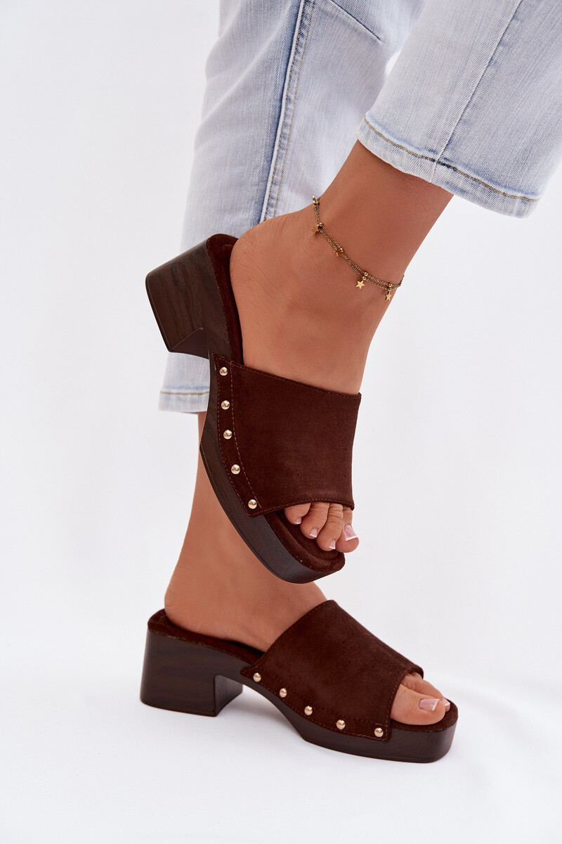 Dámske šľapky na platforme s ozdobnými prackami