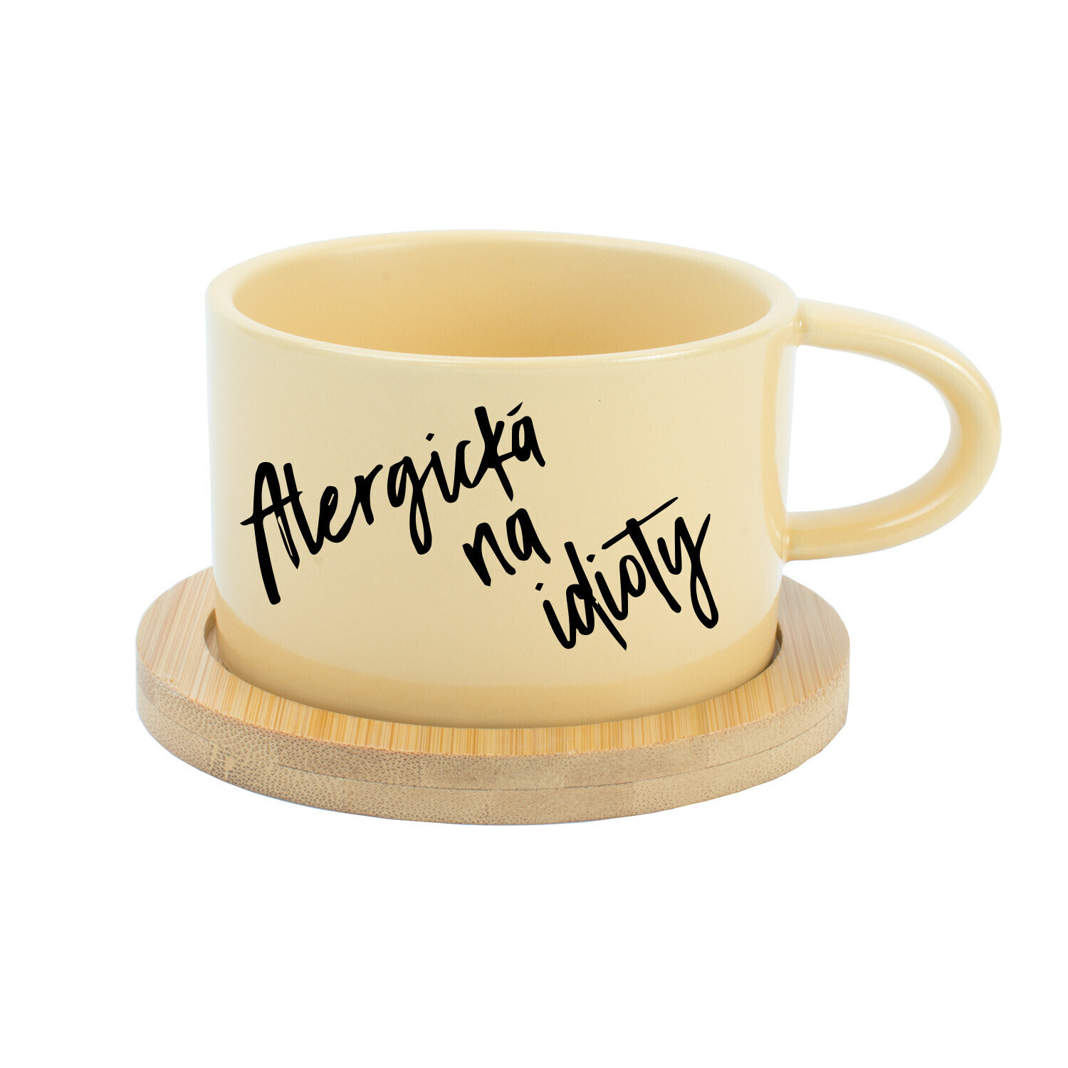 ALERGICKÁ NA IDIOTY - žlutý hrníček makronka 200 ml