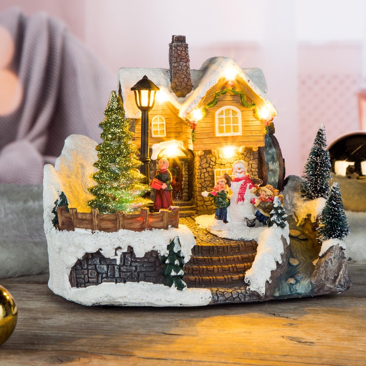 Osvetlený vianočný domček, II. kvalita