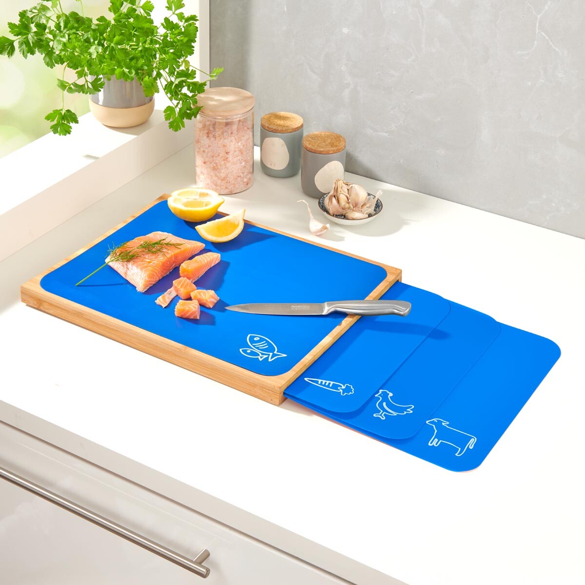 Bambusová kuchynská doska na krájanie vrátane 4 podložiek