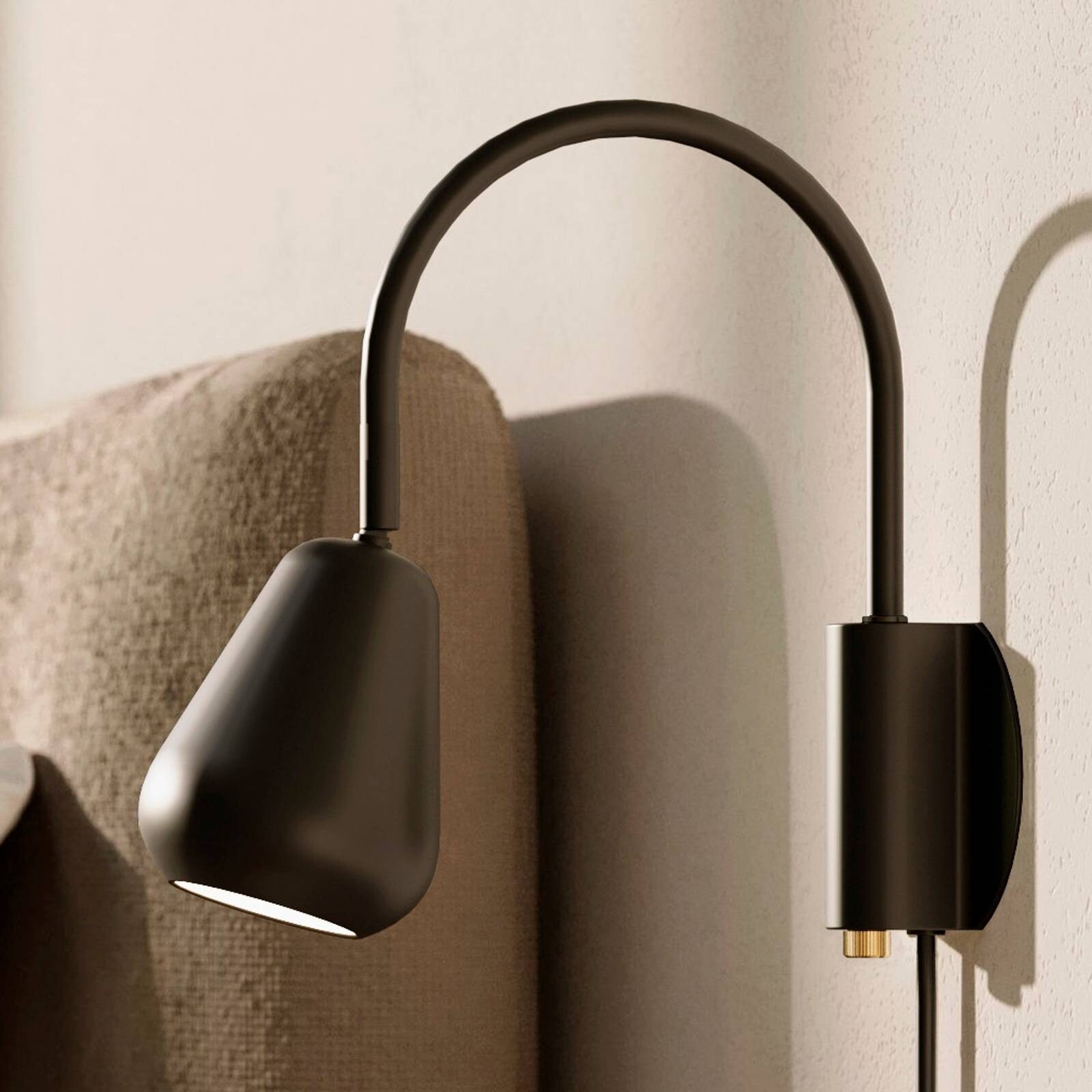 Nuura nástenné svietidlo Anoli, čierne, kov, GU10, zástrčka