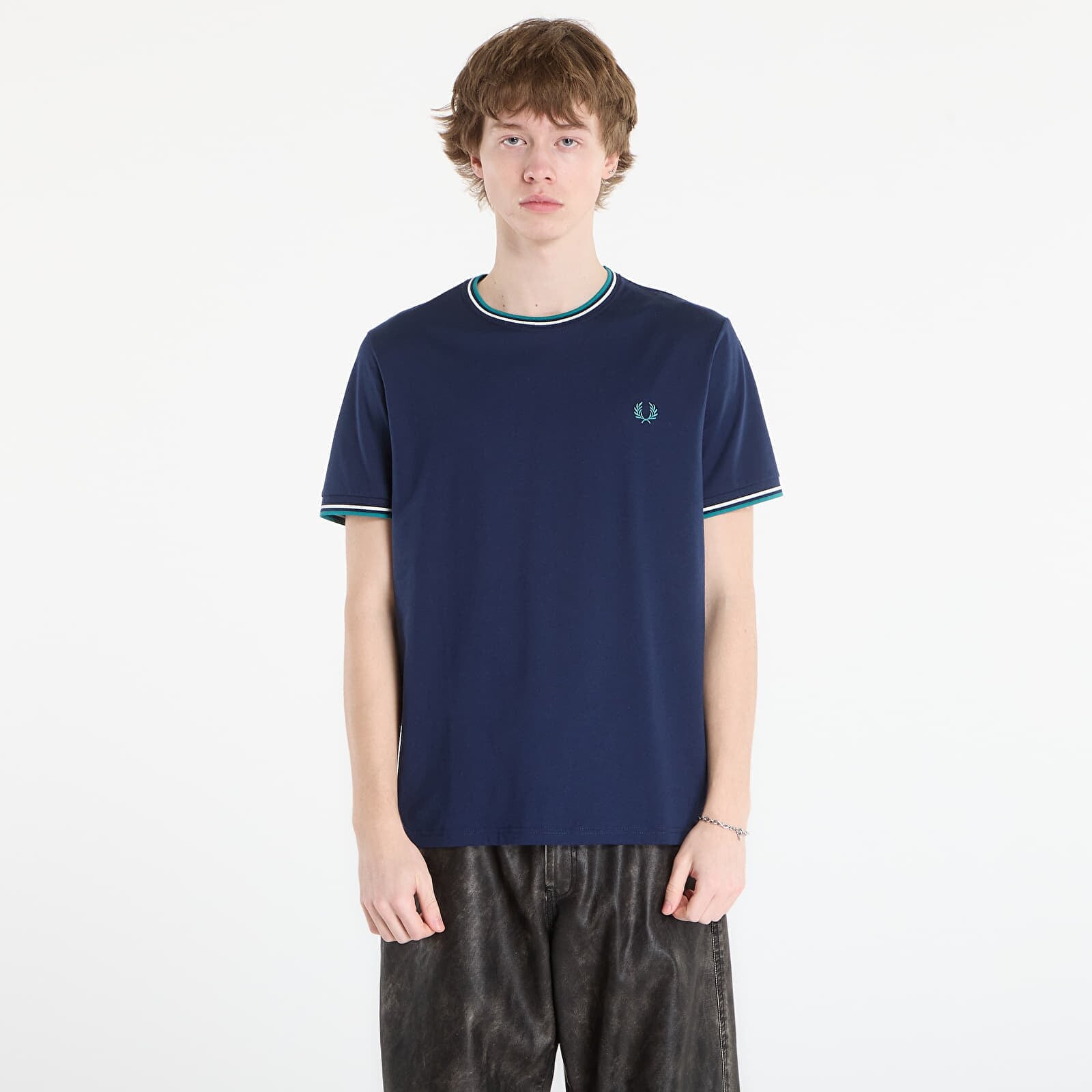 Tričko FRED PERRY Twin Tipped T-Shirt Tnsbl/ Snwht/ Dpmt XL