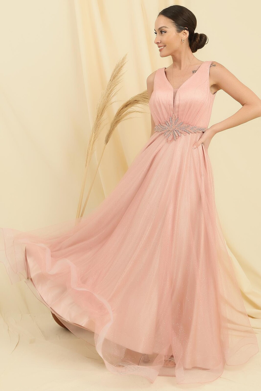 Saygı V-výstrih pás kamienkami lemovaný top strieborný vnútorný satén dlhé princeznovské šaty