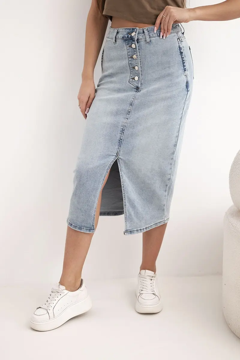 Dámska rifľová midi sukňa s predným rozparkom