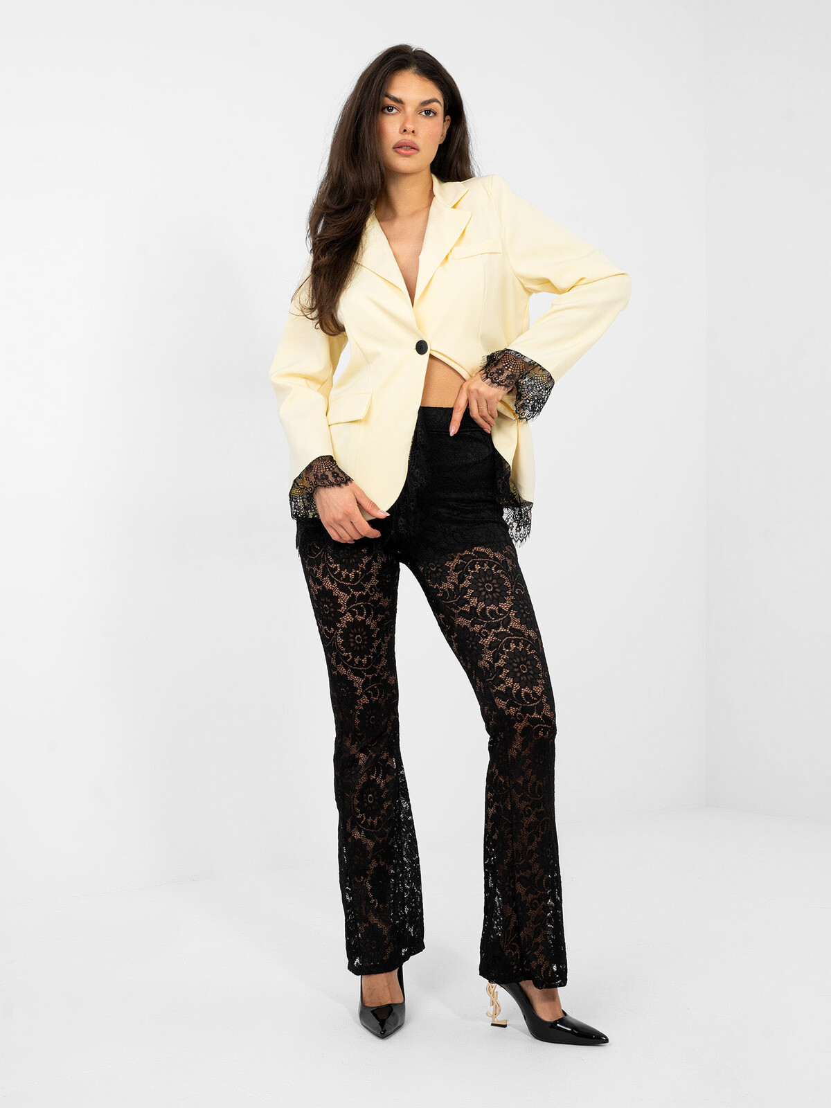 Čipkované nohavice v čiernej farbe