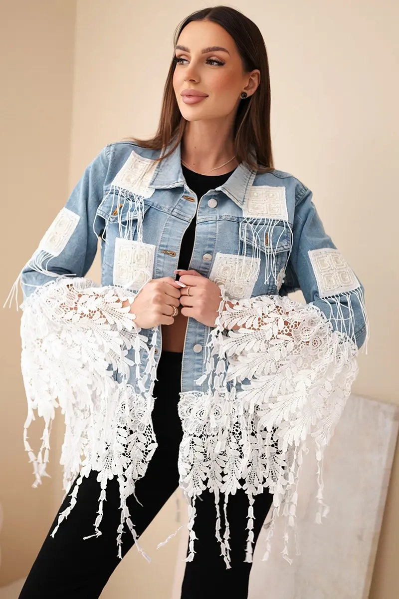 Dámska rifľová bunda s čipkou a strapcami