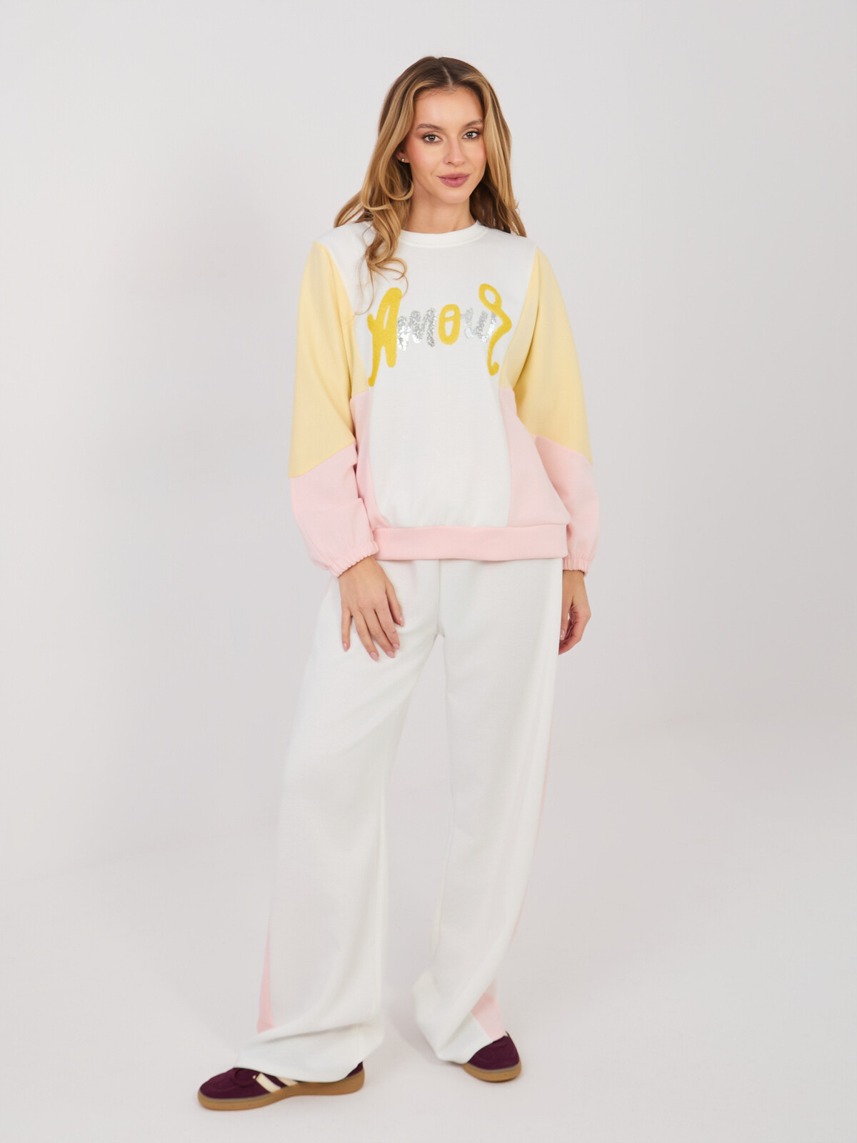 Farebná mikina s nápisom