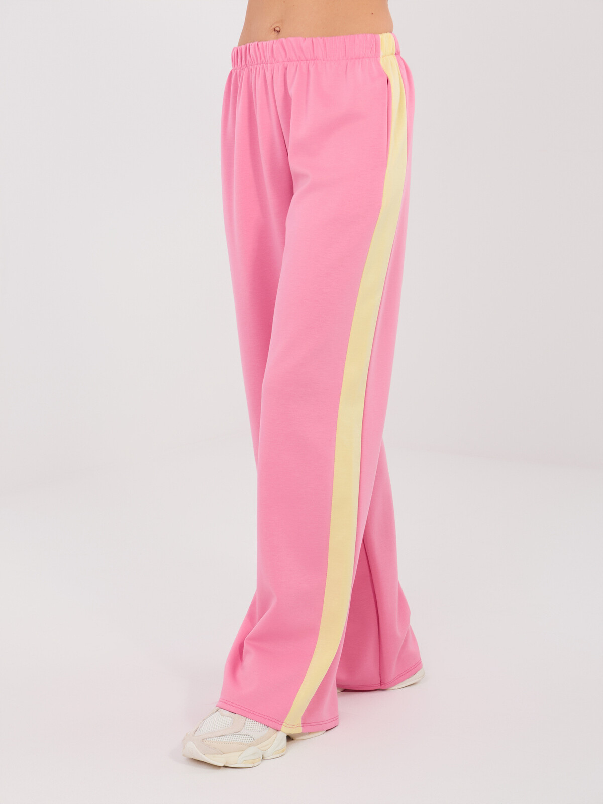 Ružové tepláky s pruhom