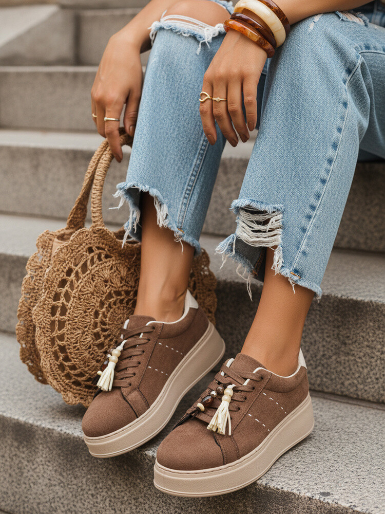 Dámske hnedé nízke tenisky s ozdobnými strapcami