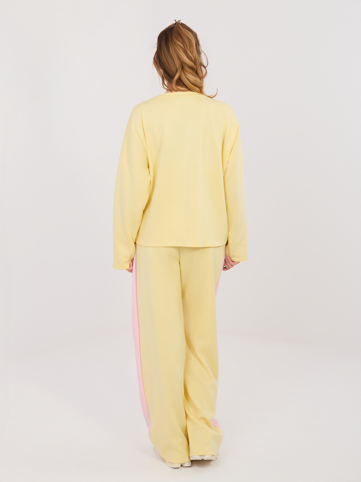 Svetložltá tepláková súprava s mašľou