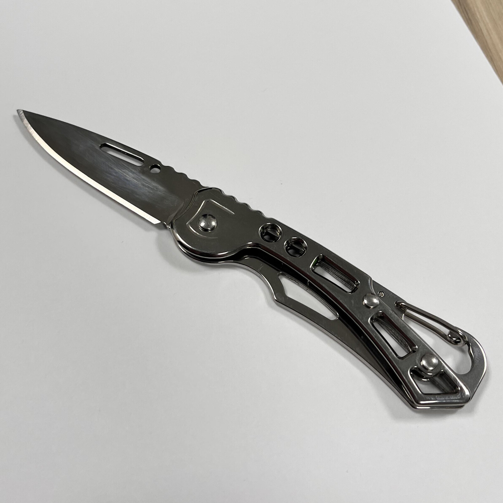 Nôž zatvárací s karabínou ATL - strieborný